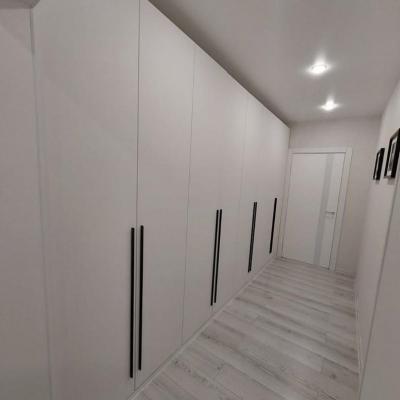 Шкафы и гардеробные на заказ в Москве