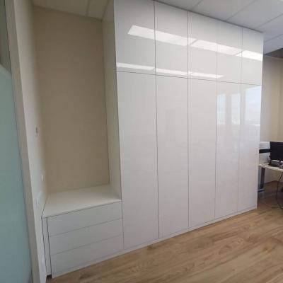 Шкафы и гардеробные на заказ в Москве